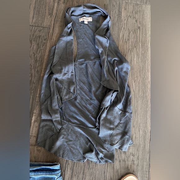 Women’s open face cardigan vest - Picture 3 of 3